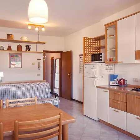 Апартаменты Casa Luna-con Piscina E Vista Бренцоне-суль-Гарда